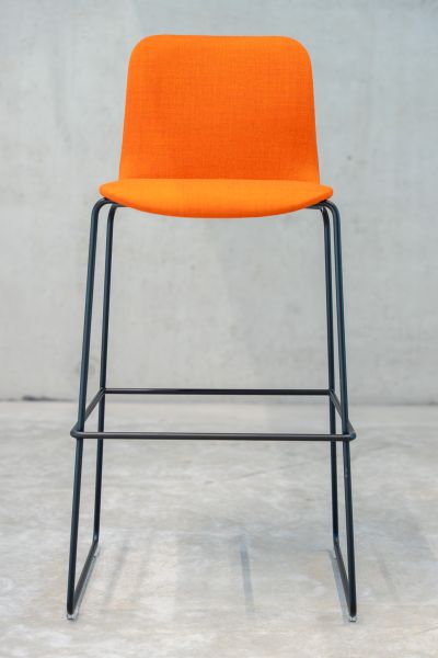 Barhocker ergänzen sowohl den Wohn- als auch den Objektbereich und schaffen Raum für eine lockere Kommunikation