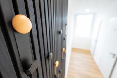 Die moderne Garderobe bietet nicht nur Platz für Jacken und Mäntel, sie ermöglicht auch eine optimale Raumakustik