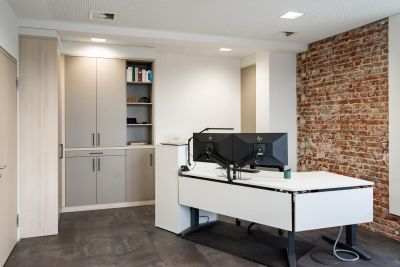 Einzelbüro - Ein Einrichtungskonzept, das zur modernisierten, historischen Außenhülle des Gebäudes passt