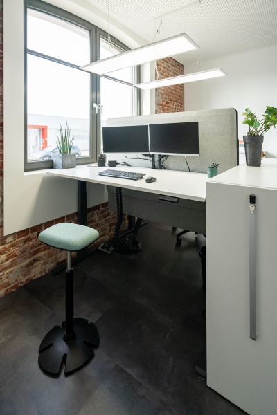 Ergonomie am Arbeitsplatz fördert die Produktivität und die Leistungsfähigkeit der Mitarbeitenden