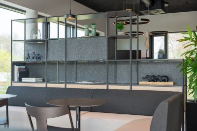 Einladende, flexible und hochwertige Raumwirkung durch das anpassbare Flex Active Regal