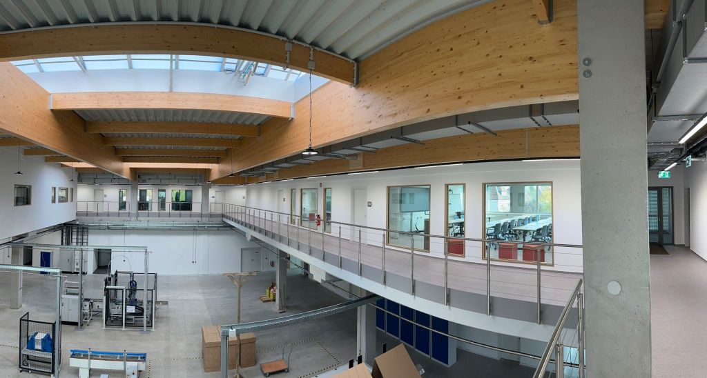 Mit unsereren digitalen Lösungen zur Raum- und Arbeitsplatzbuchung lassen sich Besprechungsräume, Arbeitsplätze und Tagungszonen jederzeit zuverlässig finden und buchen.