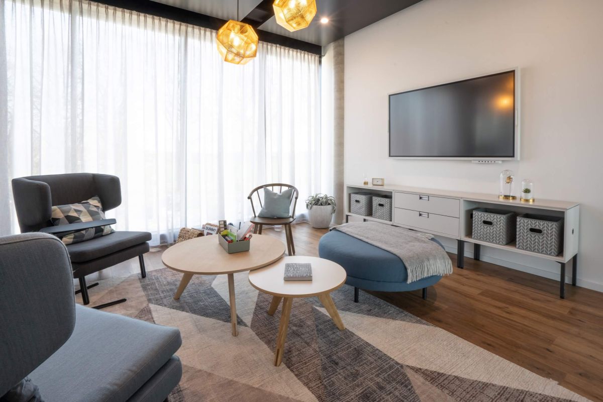 Ruhiger Besprechungsbereich mit Wohnzimmerflair