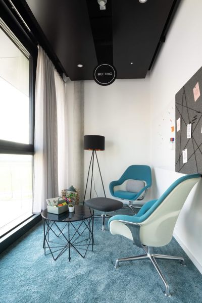 Kleiner Besprechungsbereich mit Lounge Accessories