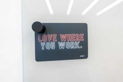 Eine inspirierende Arbeitsumgebung für kreative Brainstorming-Sessions