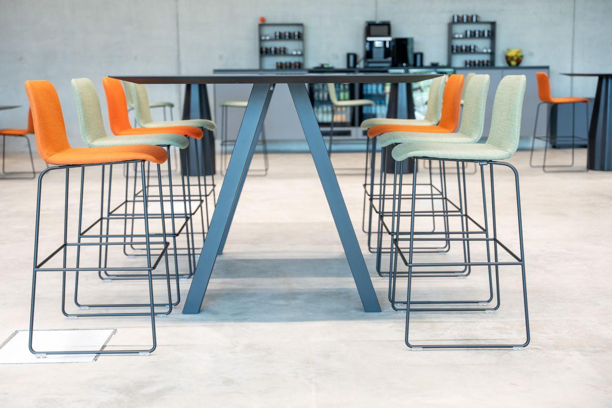 Ein Work Café mit angrezender top ausgestatteter Küche