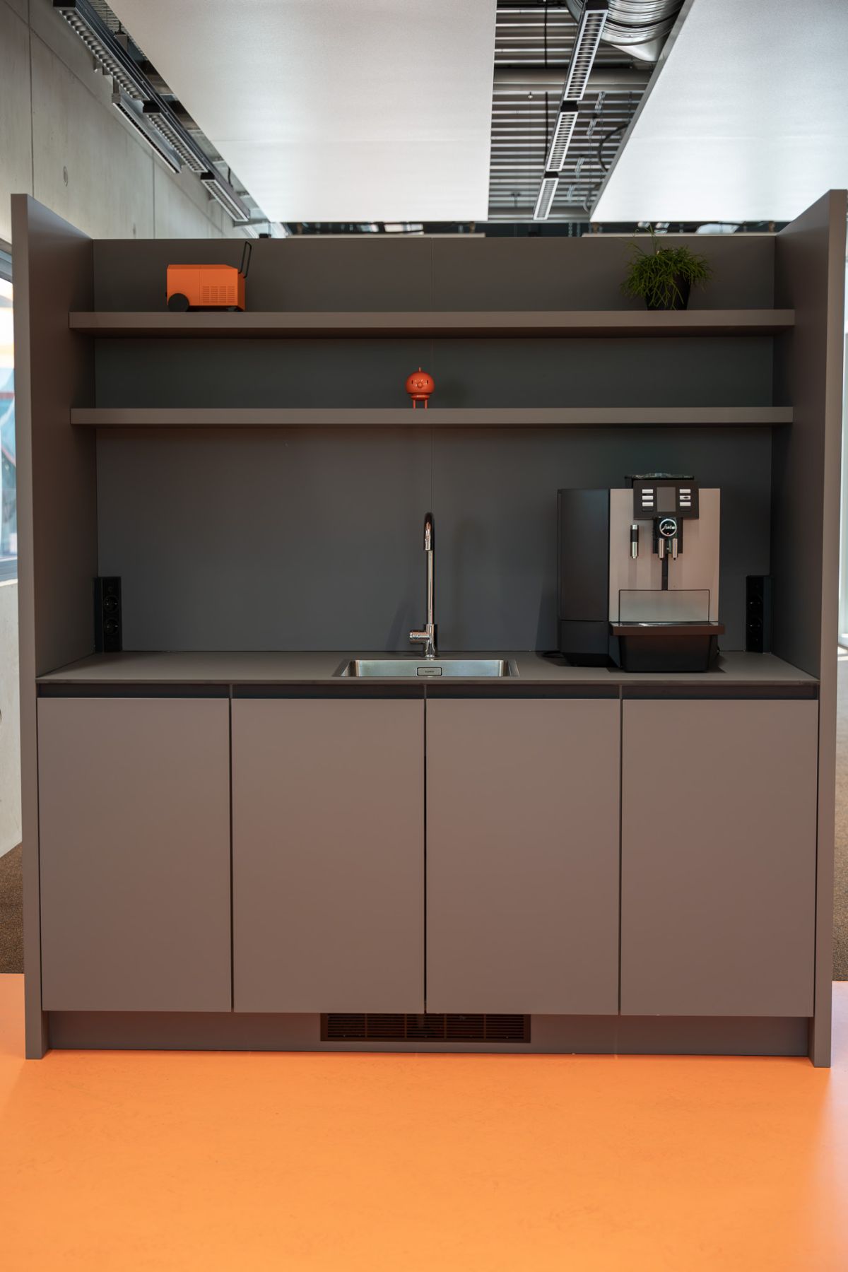 Die moderne Büroküche im ansprechenden Design und smarte Technik