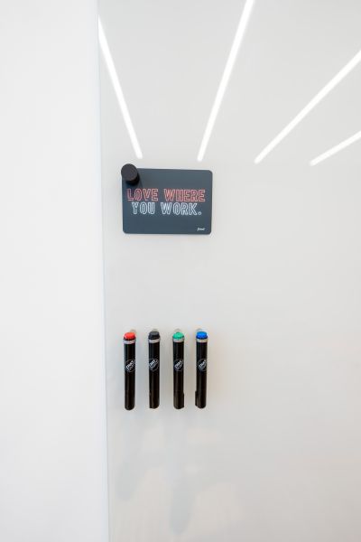 Eine inspirierende Arbeitsumgebung für kreative Brainstorming-Sessions